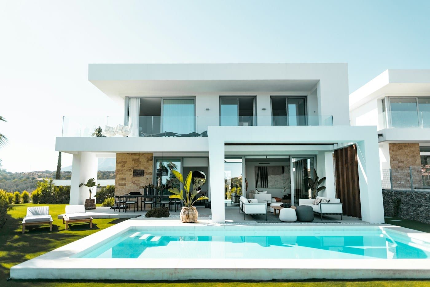 Casa com piscina e área de lazer (foto ilustrativa)